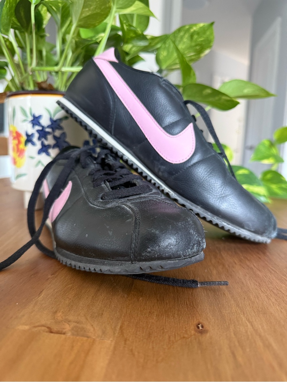 Nike Black Sneakers with Pink Swoosh - Classic Low-Top